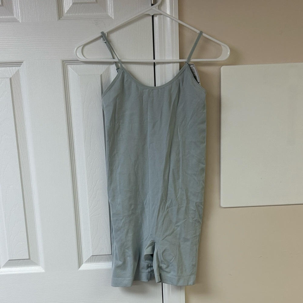 NWT Unbranded Seamless Bodysuit Romper